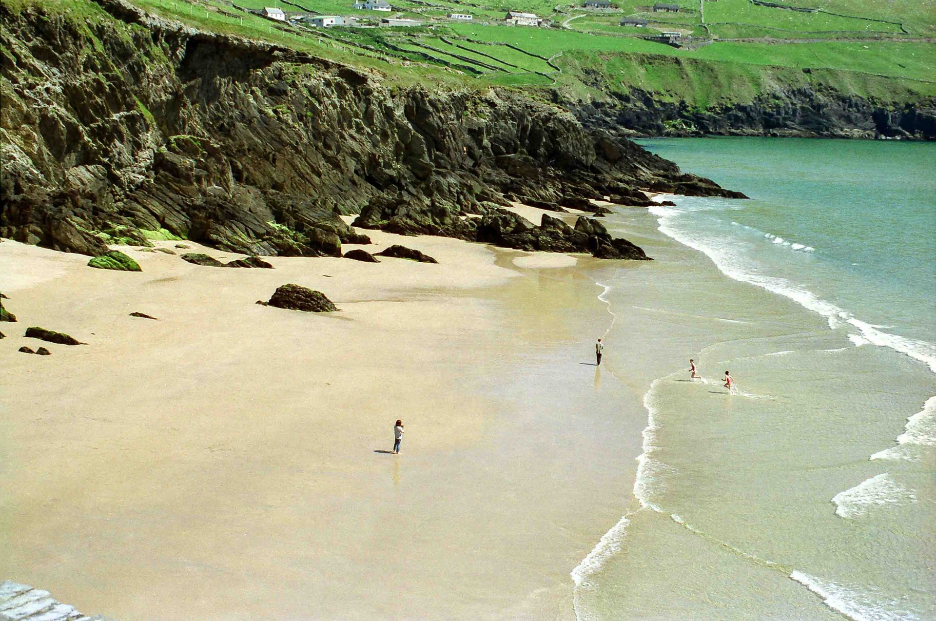 Coumeenoole Beach