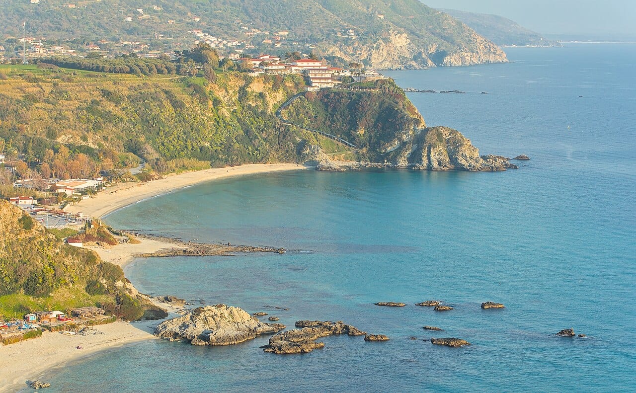 Spiaggia di Grotticelle in Capo Vaticano, Calabria, Italy